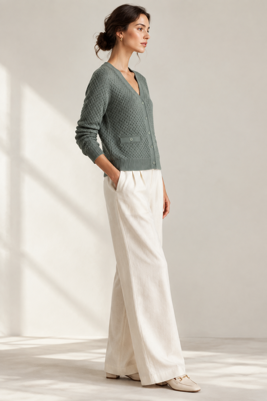 Modella con cardigan profilo - taschina finta